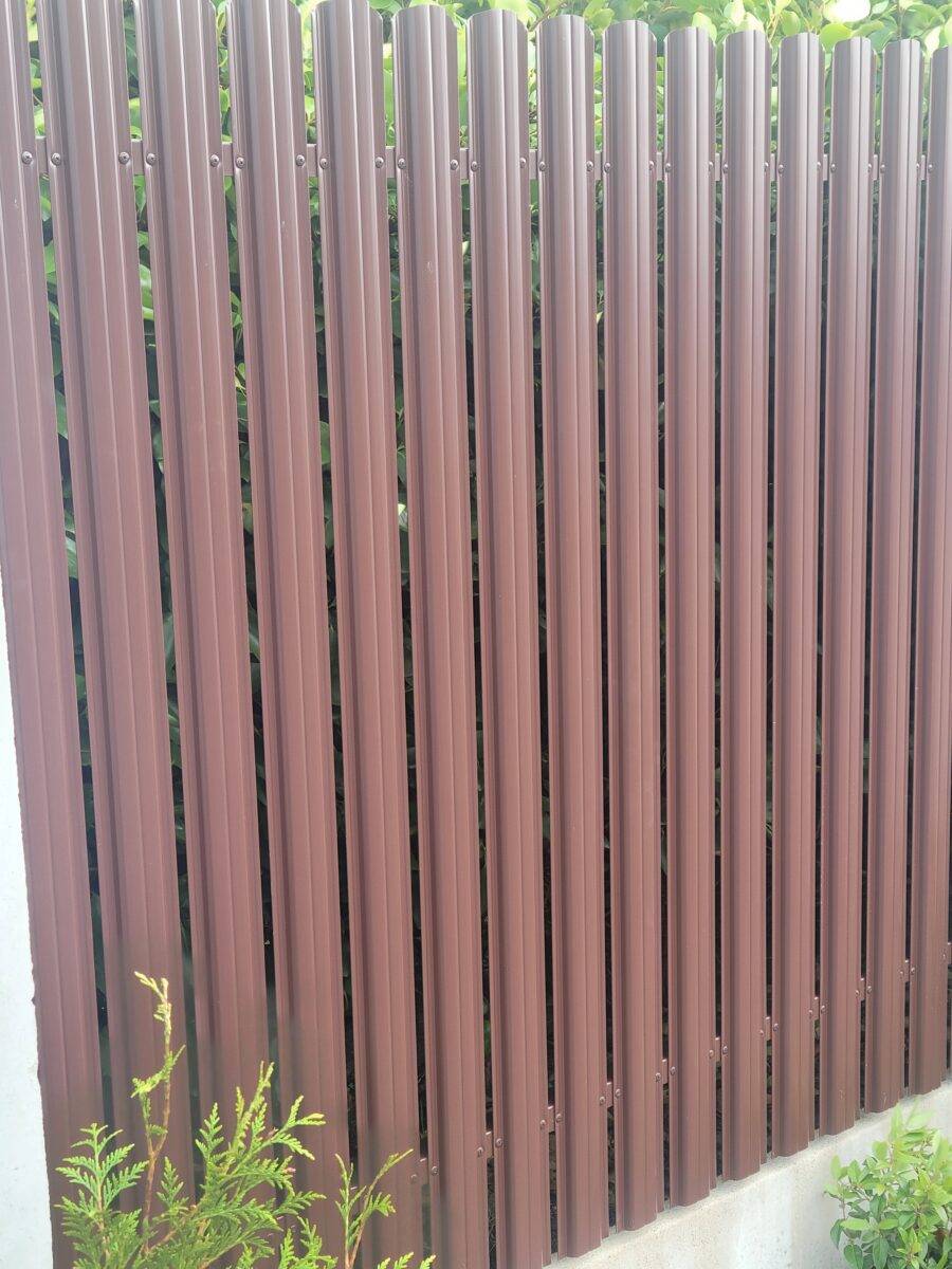 Metal picket fence - Image 2