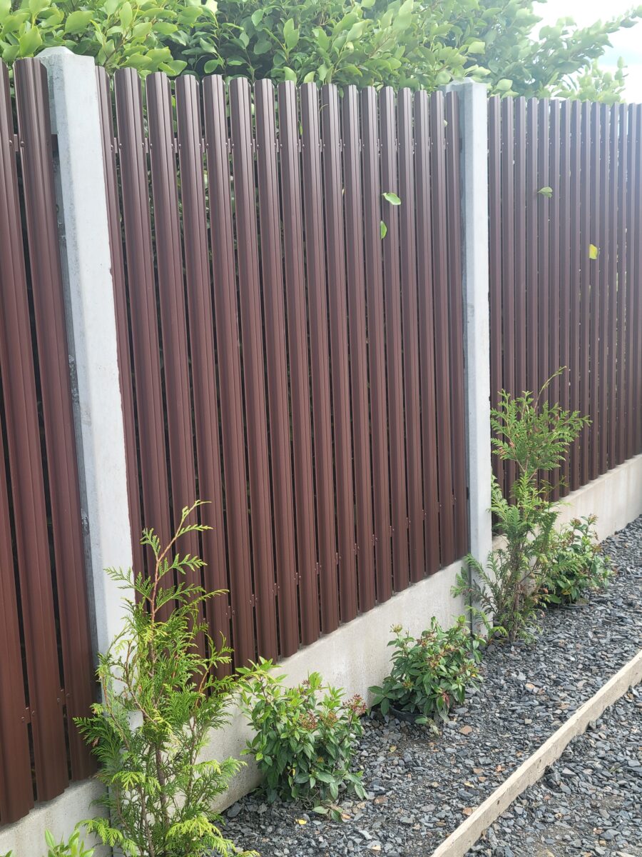 Metal picket fence - Image 3